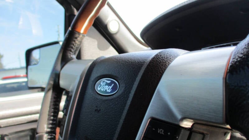 2013 Ford F-150 Platinum 4x4 Platinum 4dr SuperCrew Styleside 5.5 ft. SB - Image 24