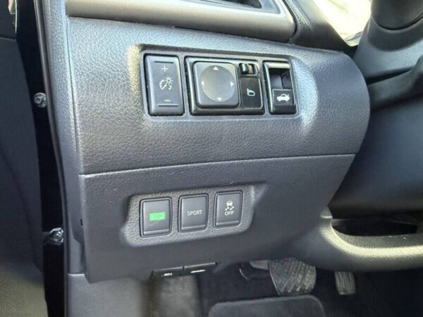 2015 Nissan Sentra SR - Image 12