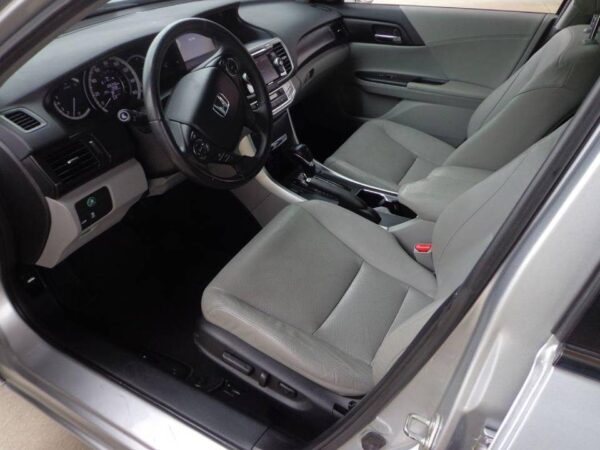 2013 Honda Accord EX-L 4dr Sedan (2.4L 4cyl CVT) - Image 16