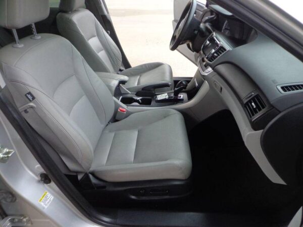 2013 Honda Accord EX-L 4dr Sedan (2.4L 4cyl CVT) - Image 17