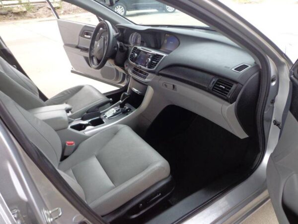 2013 Honda Accord EX-L 4dr Sedan (2.4L 4cyl CVT) - Image 18