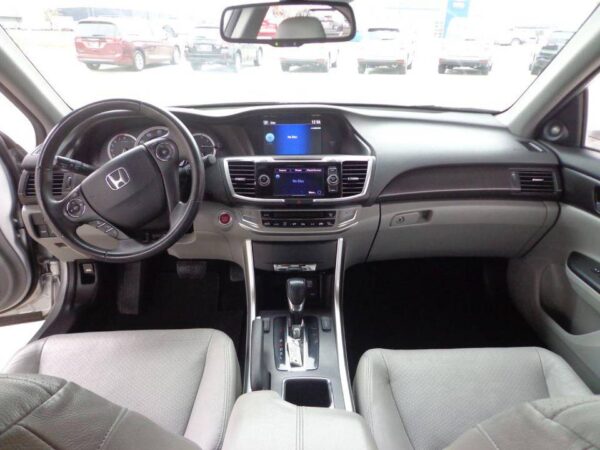 2013 Honda Accord EX-L 4dr Sedan (2.4L 4cyl CVT) - Image 22