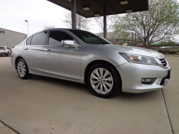 2013 Honda Accord EX-L 4dr Sedan (2.4L 4cyl CVT) - Image 4