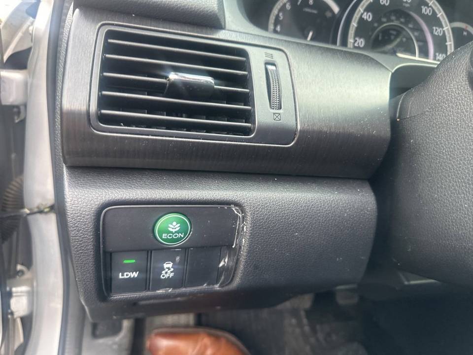 2013 Honda Accord EX-L 4dr Sedan (2.4L 4cyl CVT) - Image 32