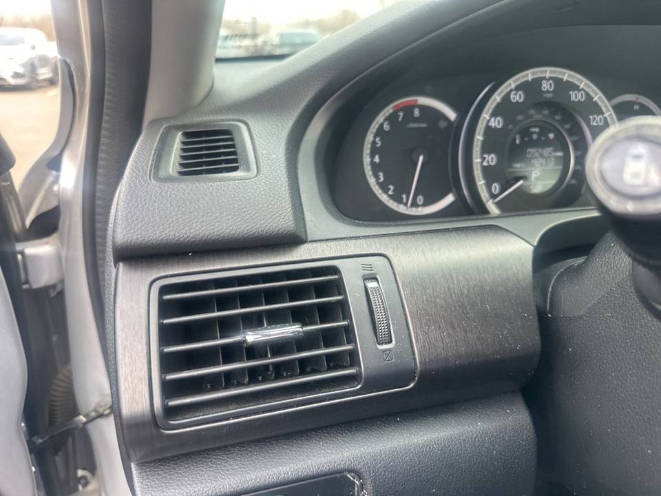 2013 Honda Accord EX-L 4dr Sedan (2.4L 4cyl CVT) - Image 33