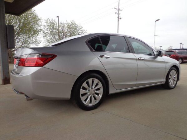 2013 Honda Accord EX-L 4dr Sedan (2.4L 4cyl CVT) - Image 5