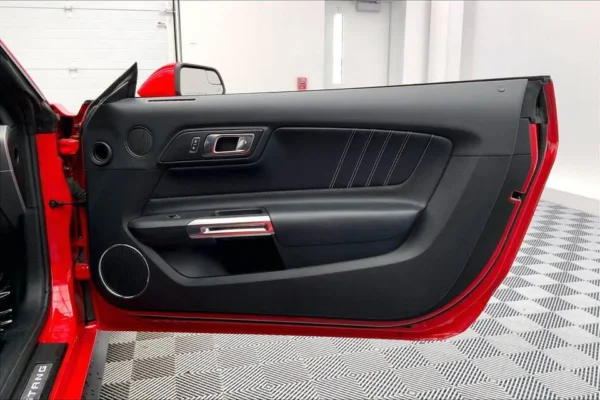 2020 Ford Mustang convertible - Image 18