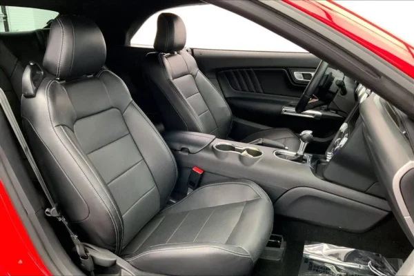 2020 Ford Mustang convertible - Image 4