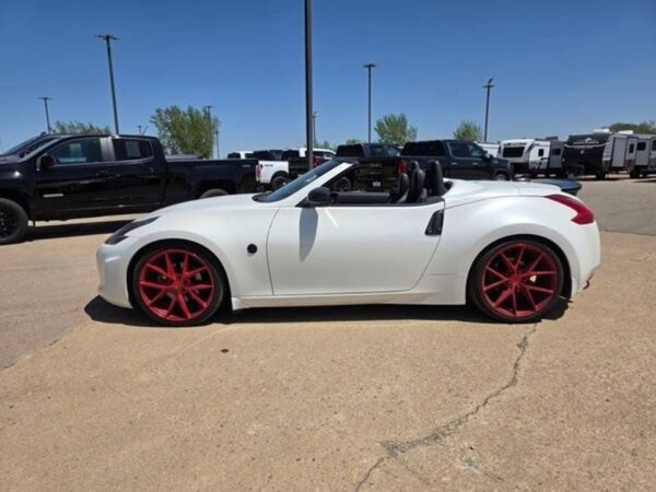 2016 Nissan Convertible 370Z - Image 3