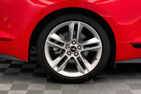 2020 Ford Mustang convertible - Image 5