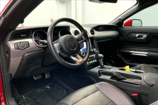 2020 Ford Mustang convertible - Image 7