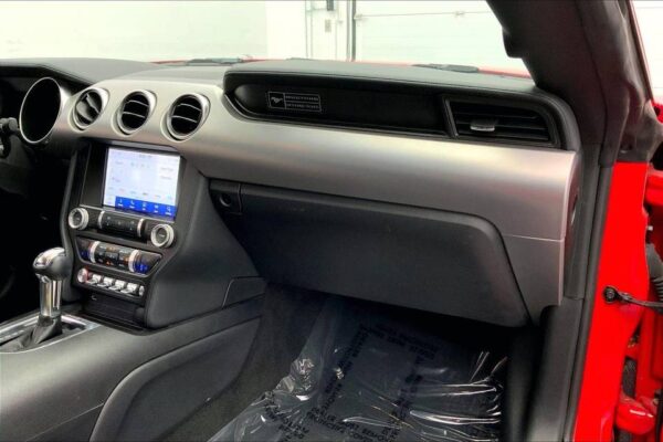 2020 Ford Mustang convertible - Image 8