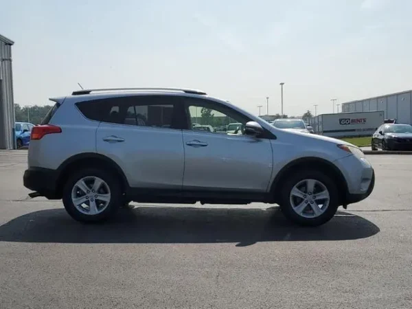2014 Toyota RAV4 XLE - Image 6