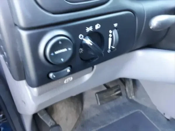 2000 Dodge Grand Caravan SE - Image 2
