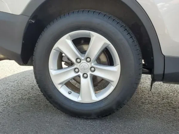 2014 Toyota RAV4 XLE - Image 12