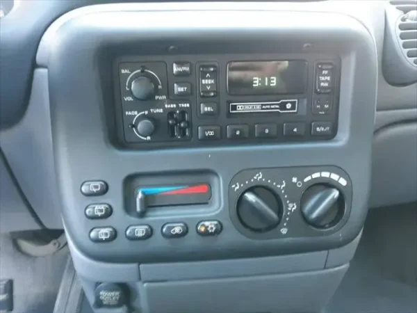 2000 Dodge Grand Caravan SE - Image 4
