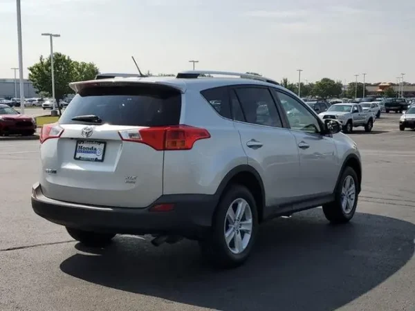2014 Toyota RAV4 XLE - Image 10