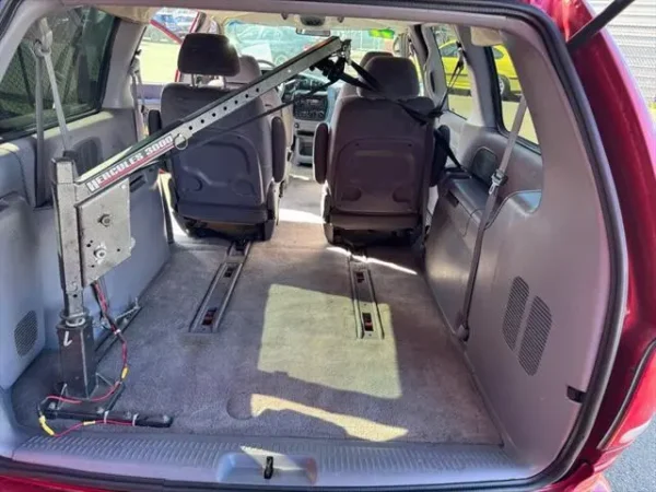 1997 Dodge Grand Caravan ES - Image 13