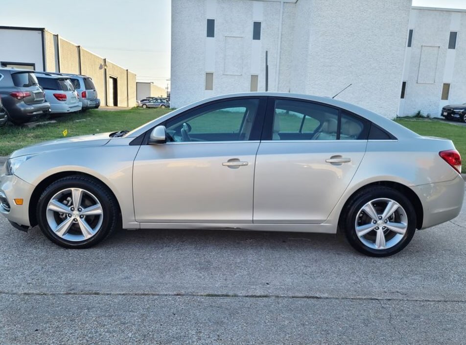 2016 Chevrolet Cruze 2LT for Sale - Image 2